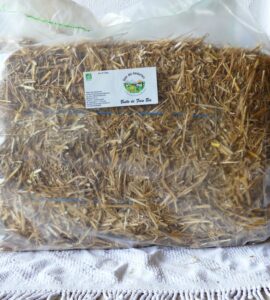 Petites bottes de paille bio d'environ 10kg - Idéals pour potager et litière animale.