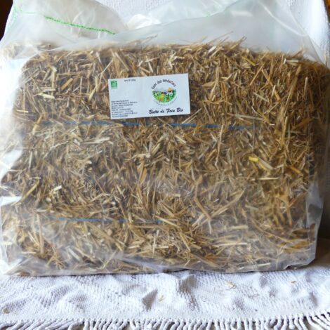 Petites bottes de paille bio d'environ 10kg - Idéals pour potager et litière animale.